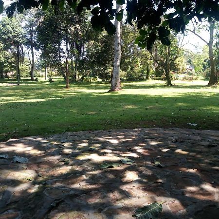 Отель Philo Leisure Gardens Kalangala Экстерьер фото