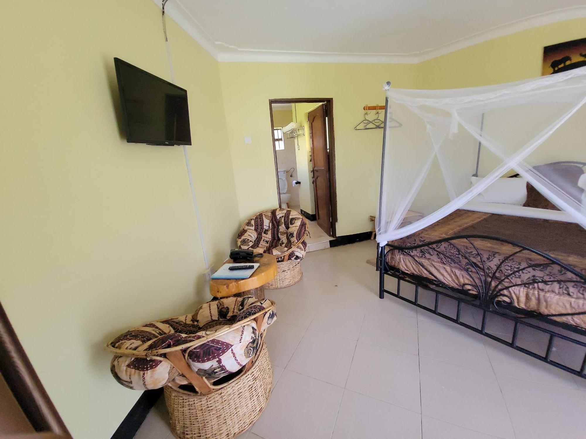 Отель Philo Leisure Gardens Kalangala Экстерьер фото