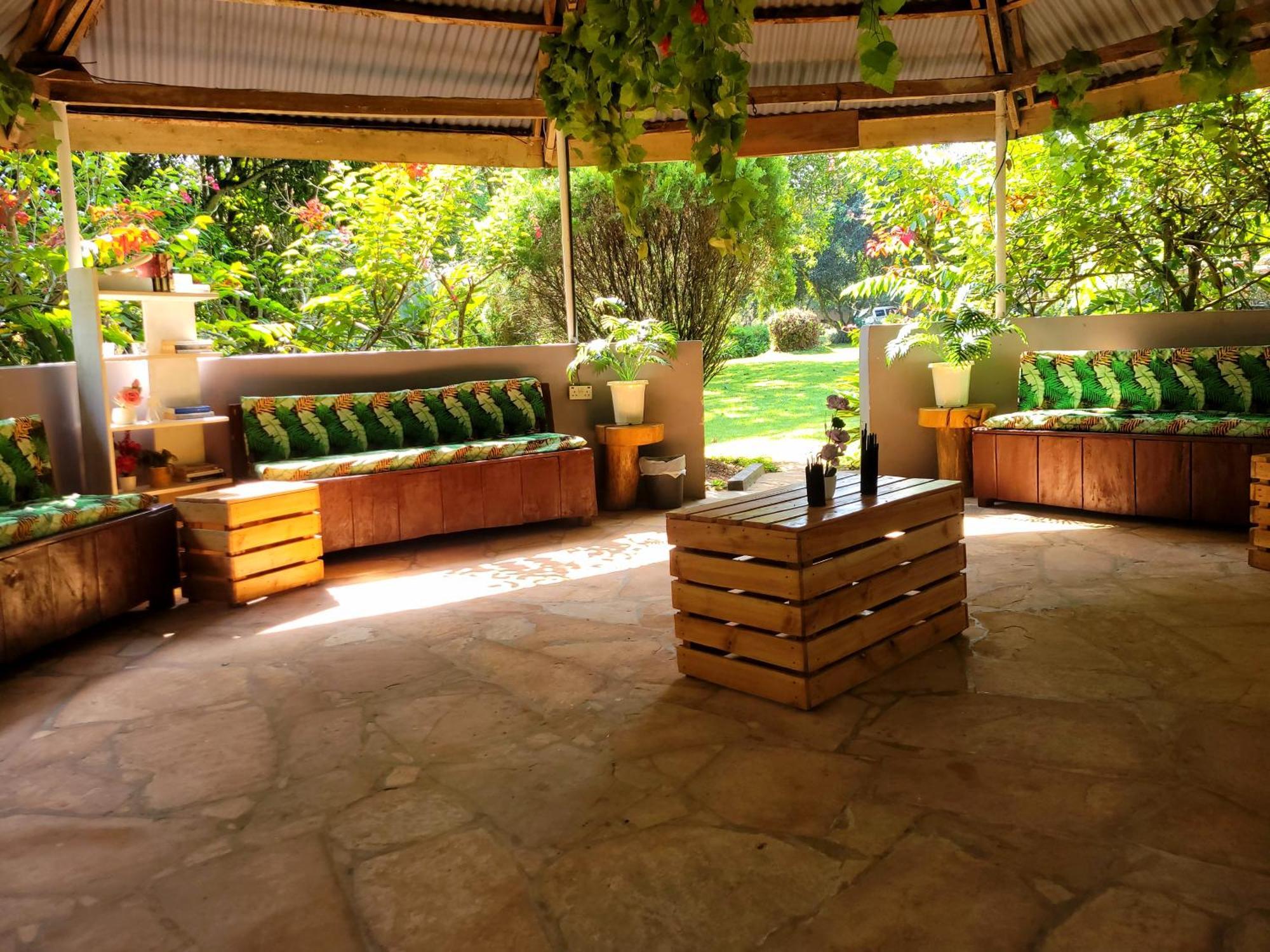 Отель Philo Leisure Gardens Kalangala Экстерьер фото